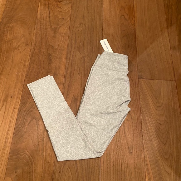 NWT Outdoor Voices 7/8 Warmup Legging in Dove - Picture 2 of 5